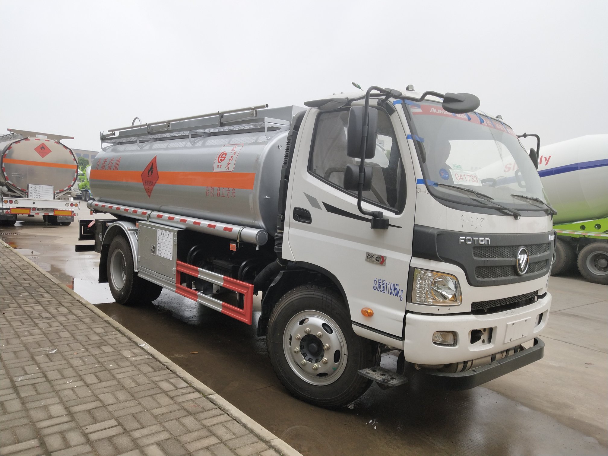 福田歐馬可8方加油車，8噸油罐車康明斯發動機