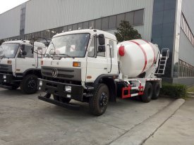 東風後八輪攪拌車（8方10方）