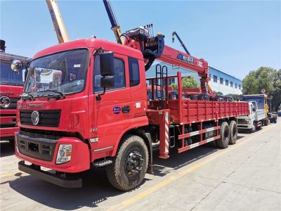 東風專底913後雙橋12噸隨車吊