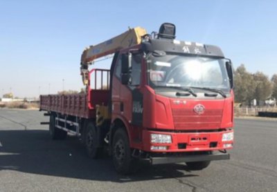 解放前四後四10噸隨車吊
