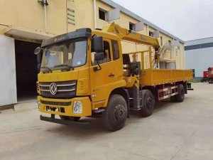 國六東風前四後四隨車吊新品上市