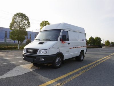 國六 南京依維柯短軸麵包冷藏車