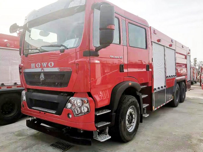 國六豪沃後雙橋幹粉泡沫聯用消防車